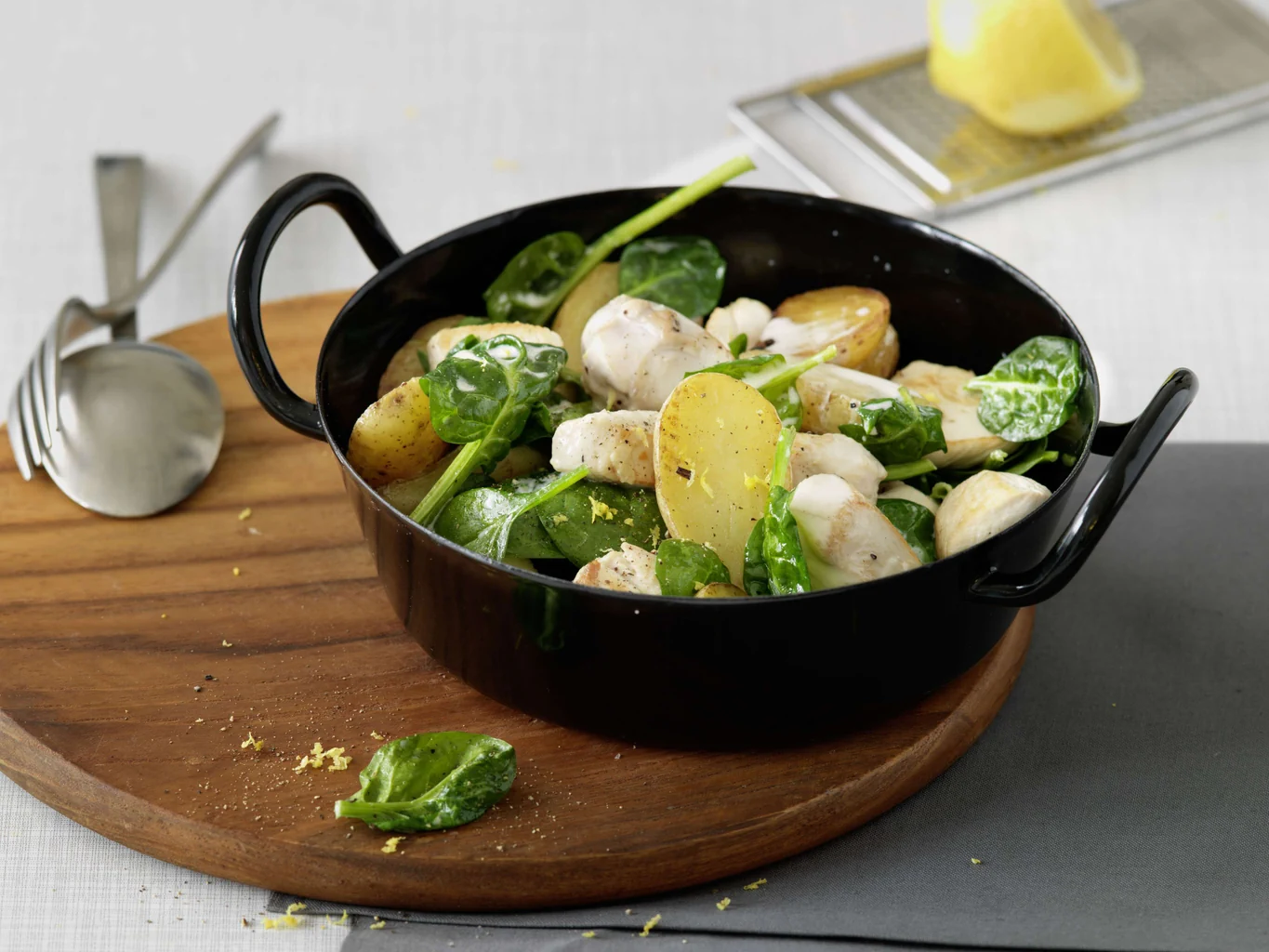 Poulet-Kartoffel-Spinat-Pfanne mit Zitrone