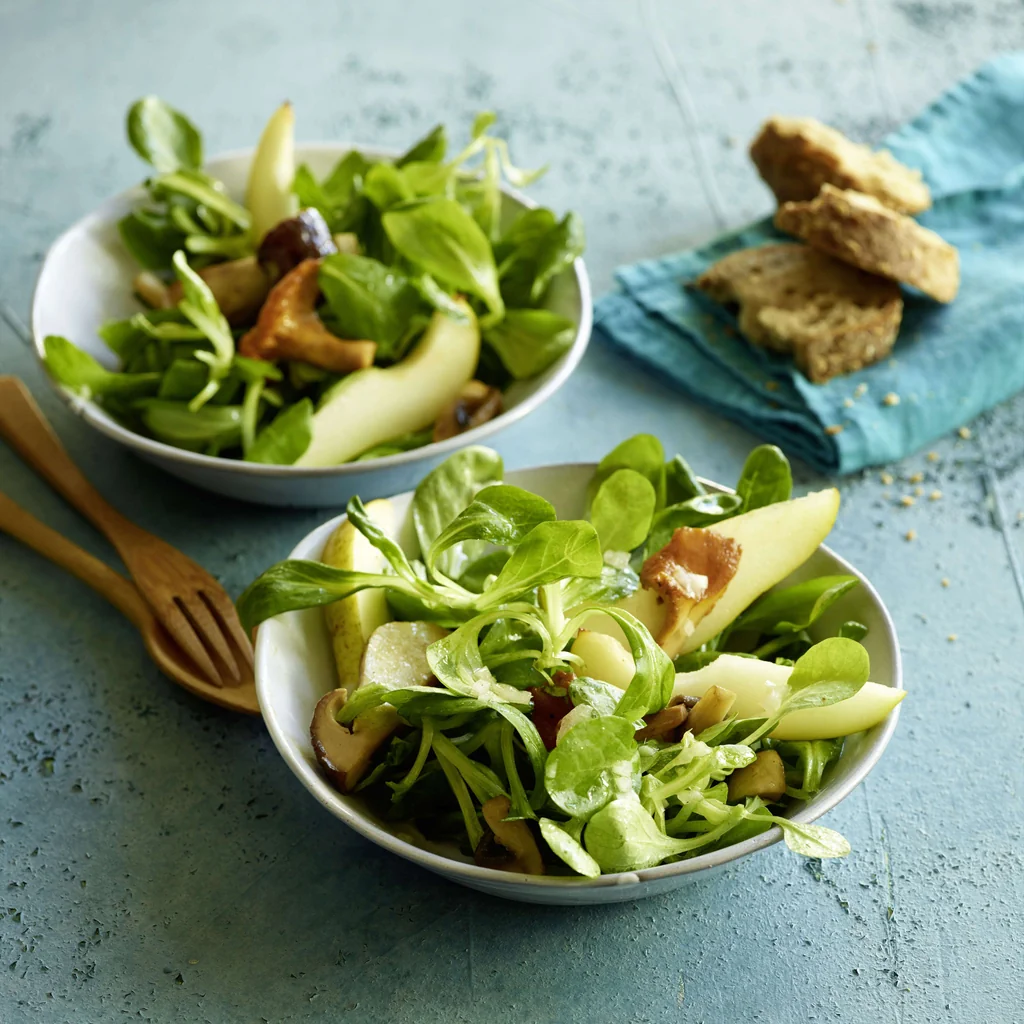 Insalata di formentino con funghi e pere