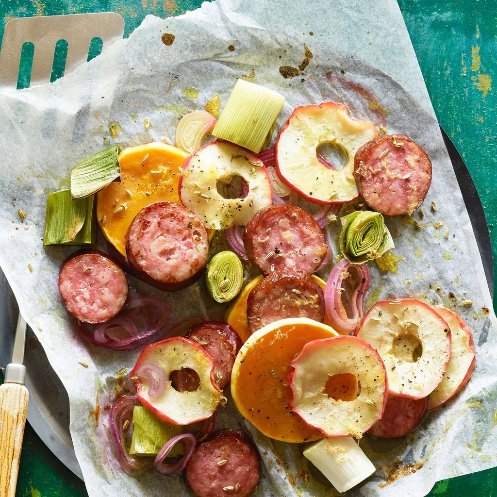 Saucisson et légumes au four
