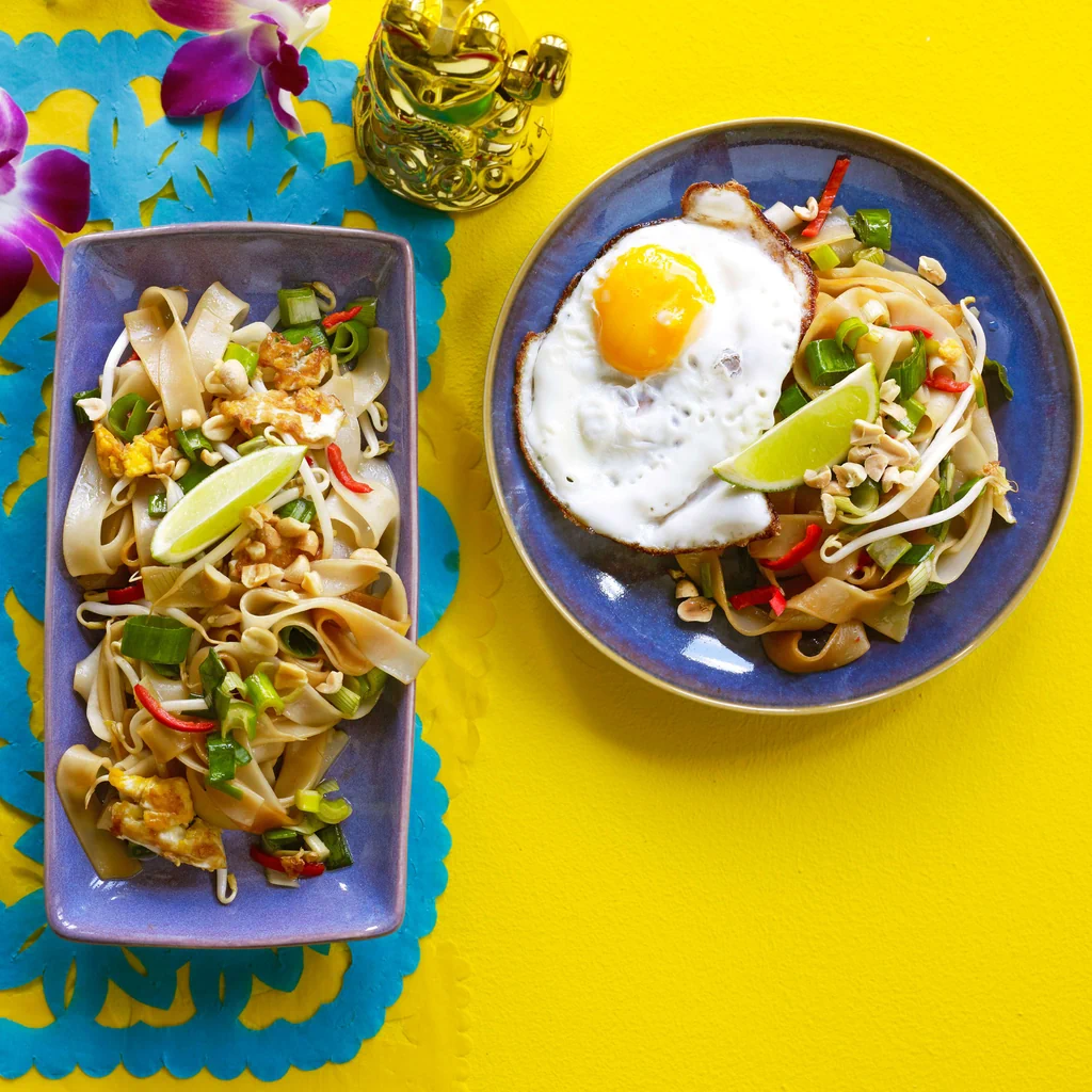 Nouilles de riz sautées avec œuf au plat