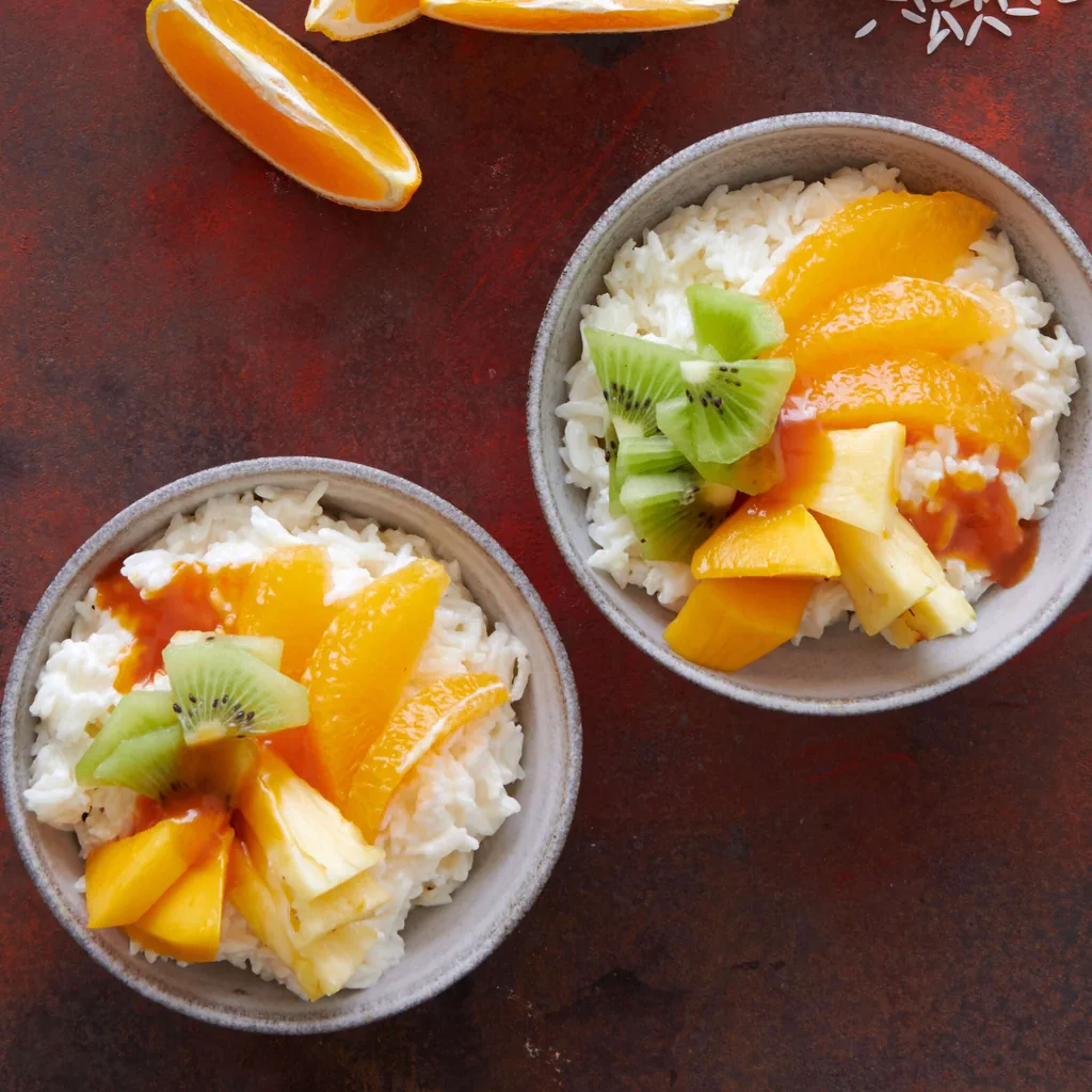 Bowl di risolatte all'olivello spinoso con frutta esotica 