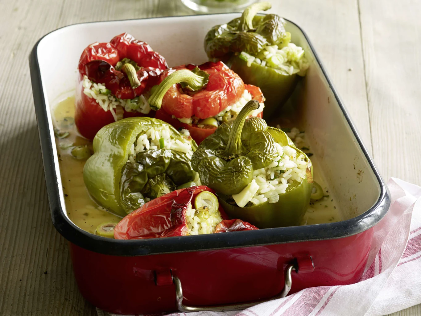 Peperoni ripieni di riso, mozzarella e olive