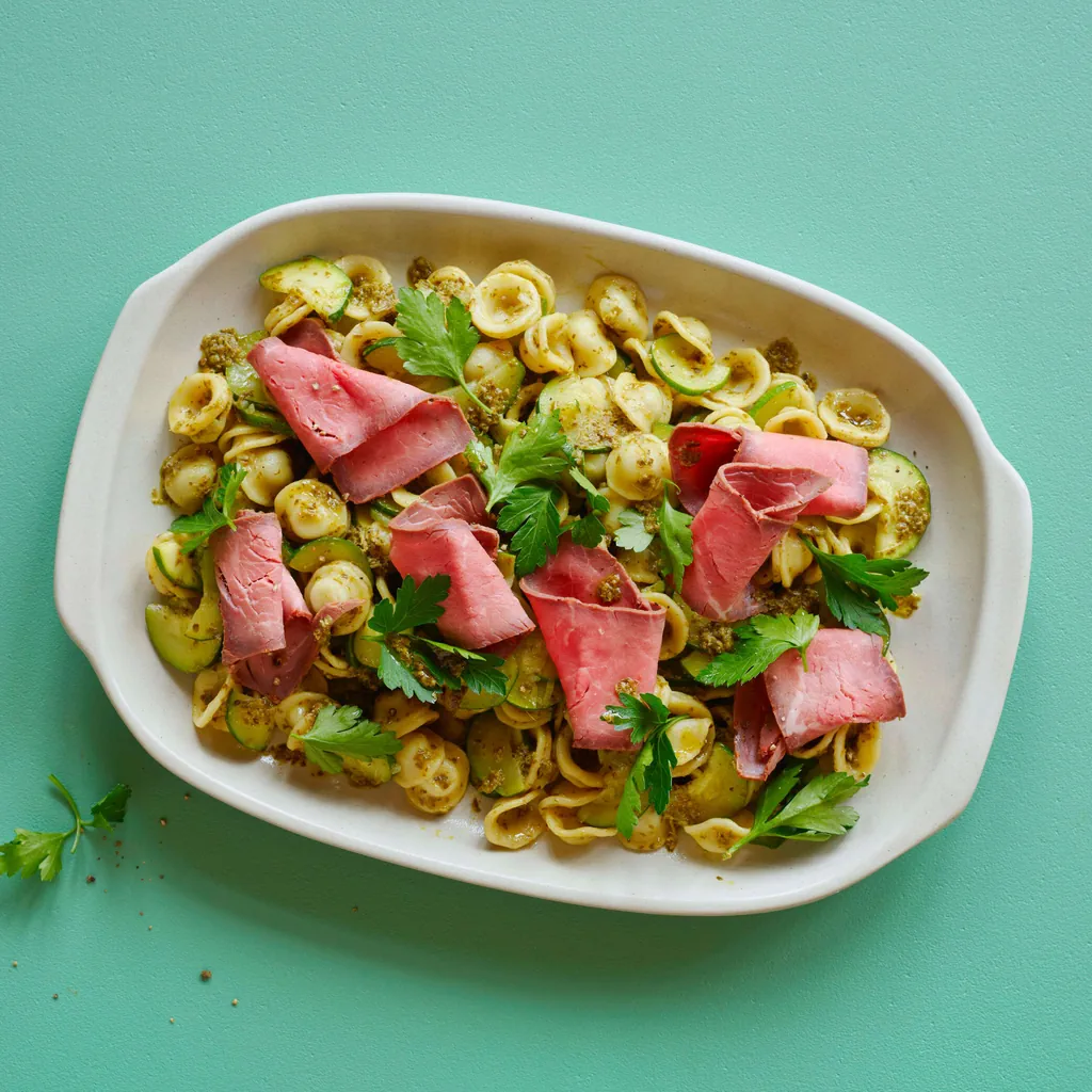 Zucchettisalat mit Orecchiette an Pesto-Dressing