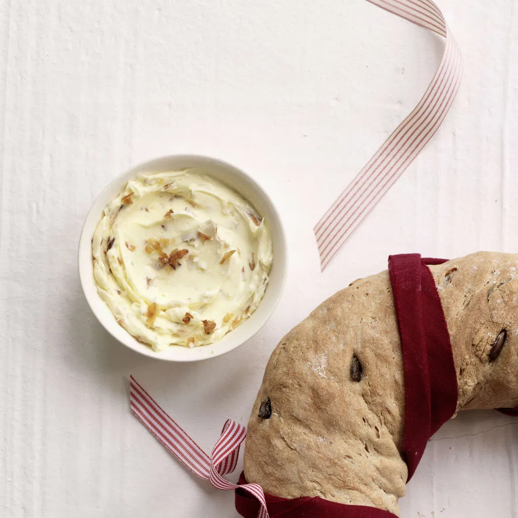 Butter mit caramelisierten Zwiebeln