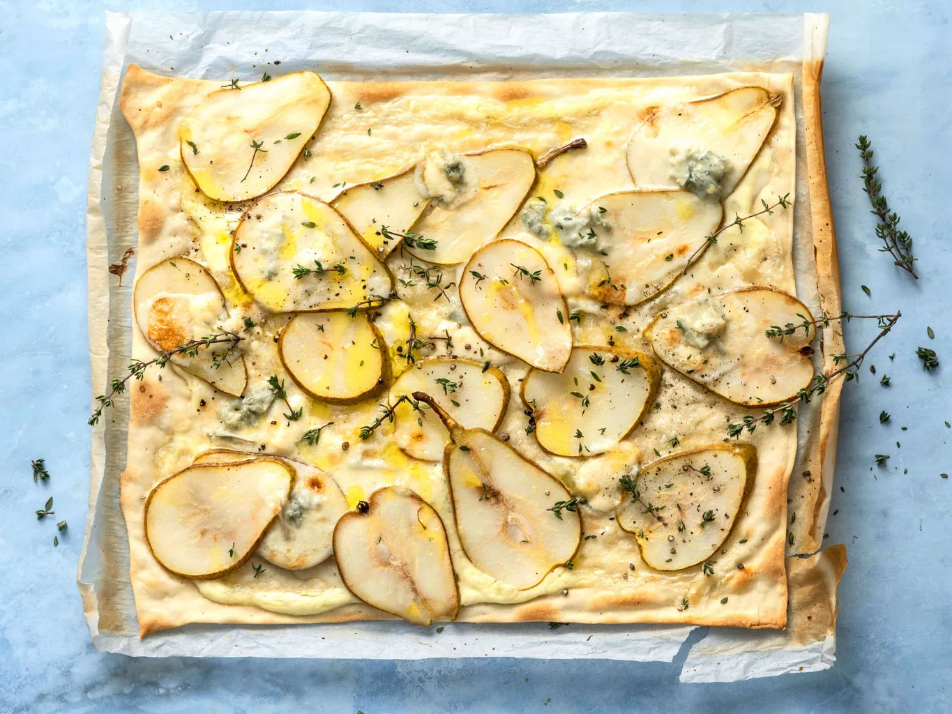 Focaccia alsaziana con pere e formaggio erborinato