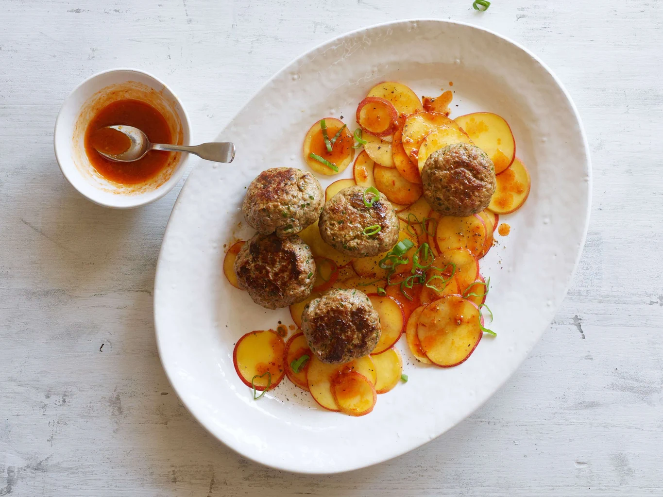 Polpette di carne su carpaccio di nettarine