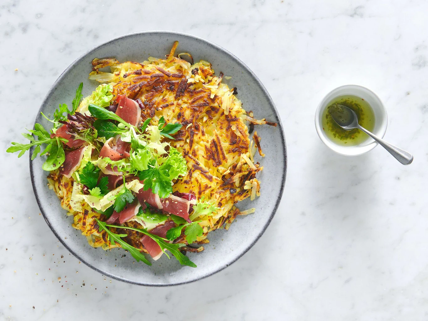 Rösti aus rohen Kartoffeln mit geräucherter Entenbrust