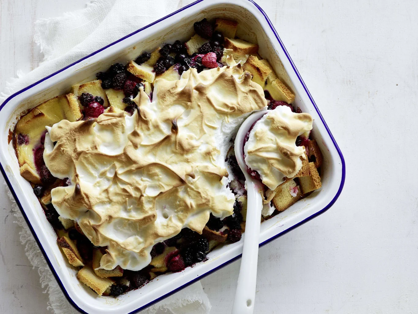 Beerenauflauf mit Meringue-Haube