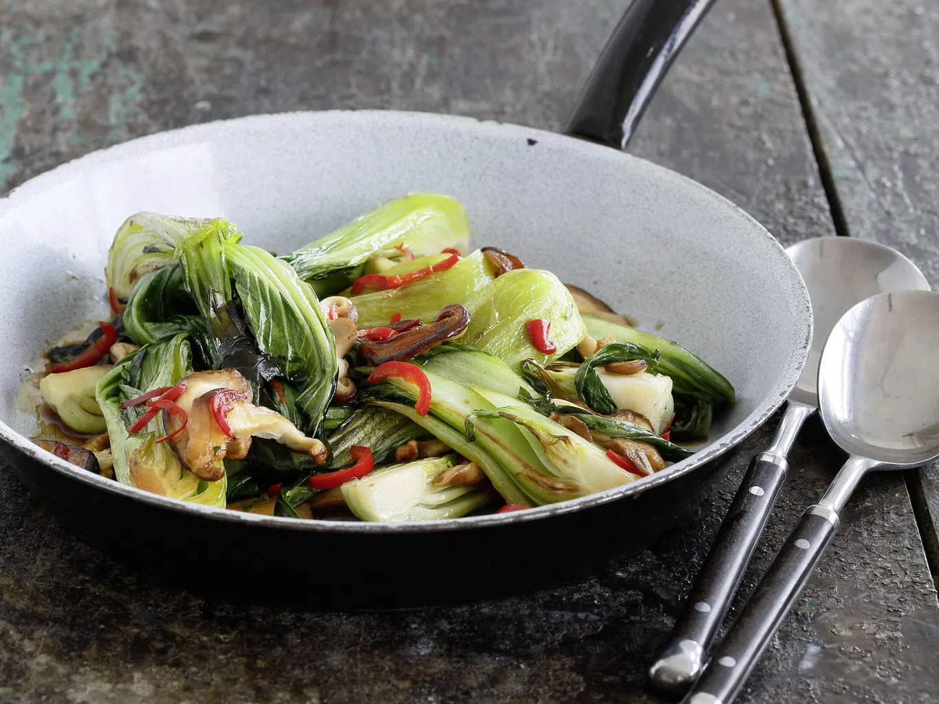 Pak-Choi mit Pilzen