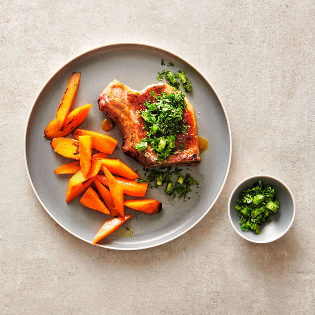 Kräuterkotelett mit Tomaten-Mandarinen-Sauce