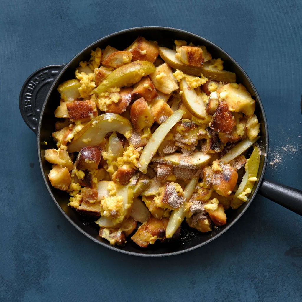 Pan perduto con frutta fresca caramellata