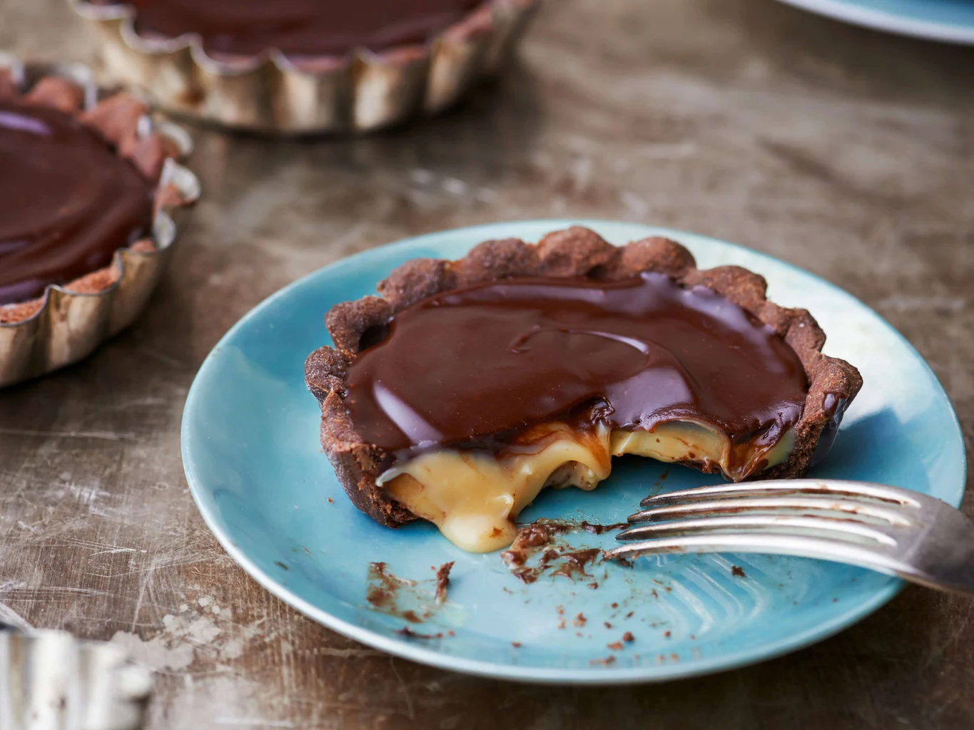 Caramel-Schokoladen-Tartelettes mit Fleur de sel