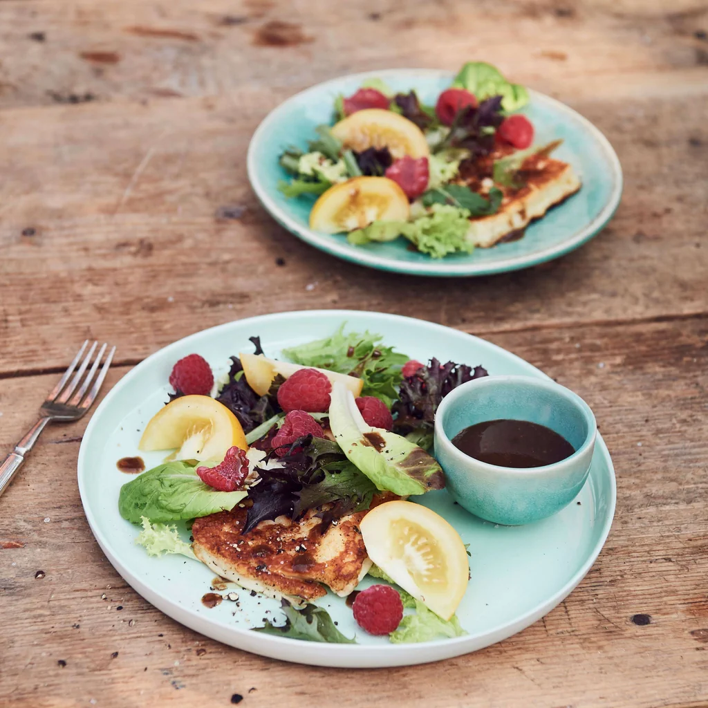 Insalata con halloumi e lamponi
