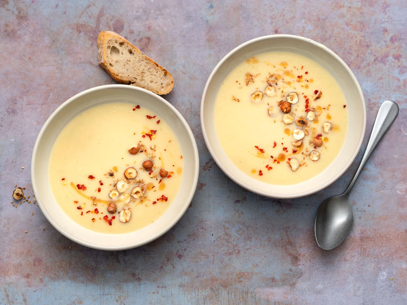 Crema di pastinaca, cocco e nocciole