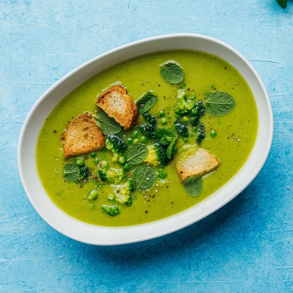 Broccoli-Erbsen-Suppe mit Crostini