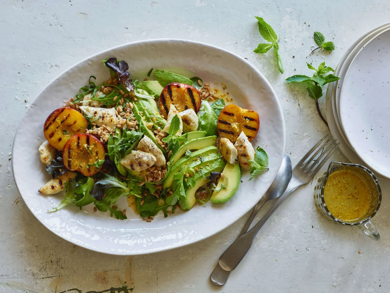 Insalata d’avocado e pesche