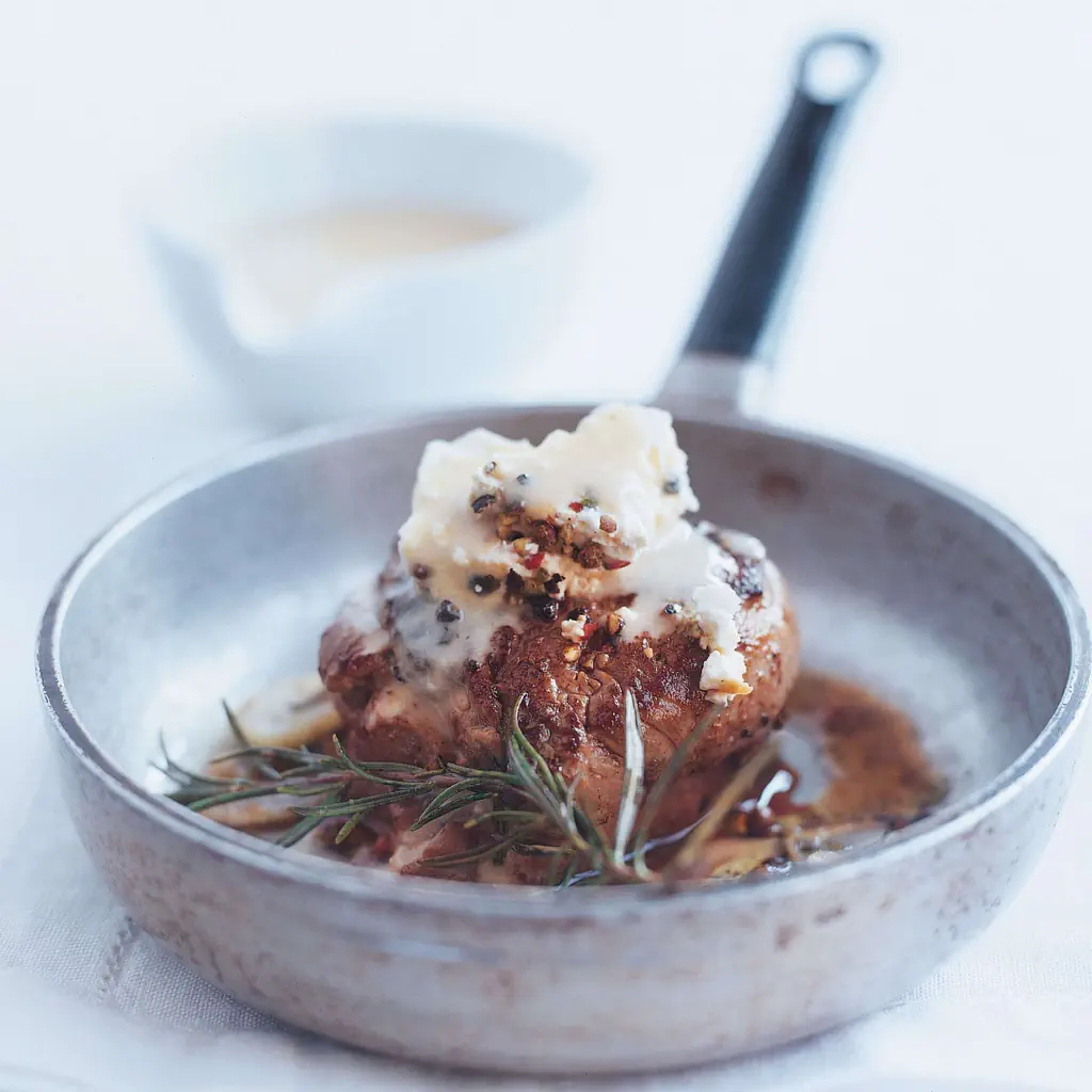 Tournedos au fromage au poivre et sauce au cognac