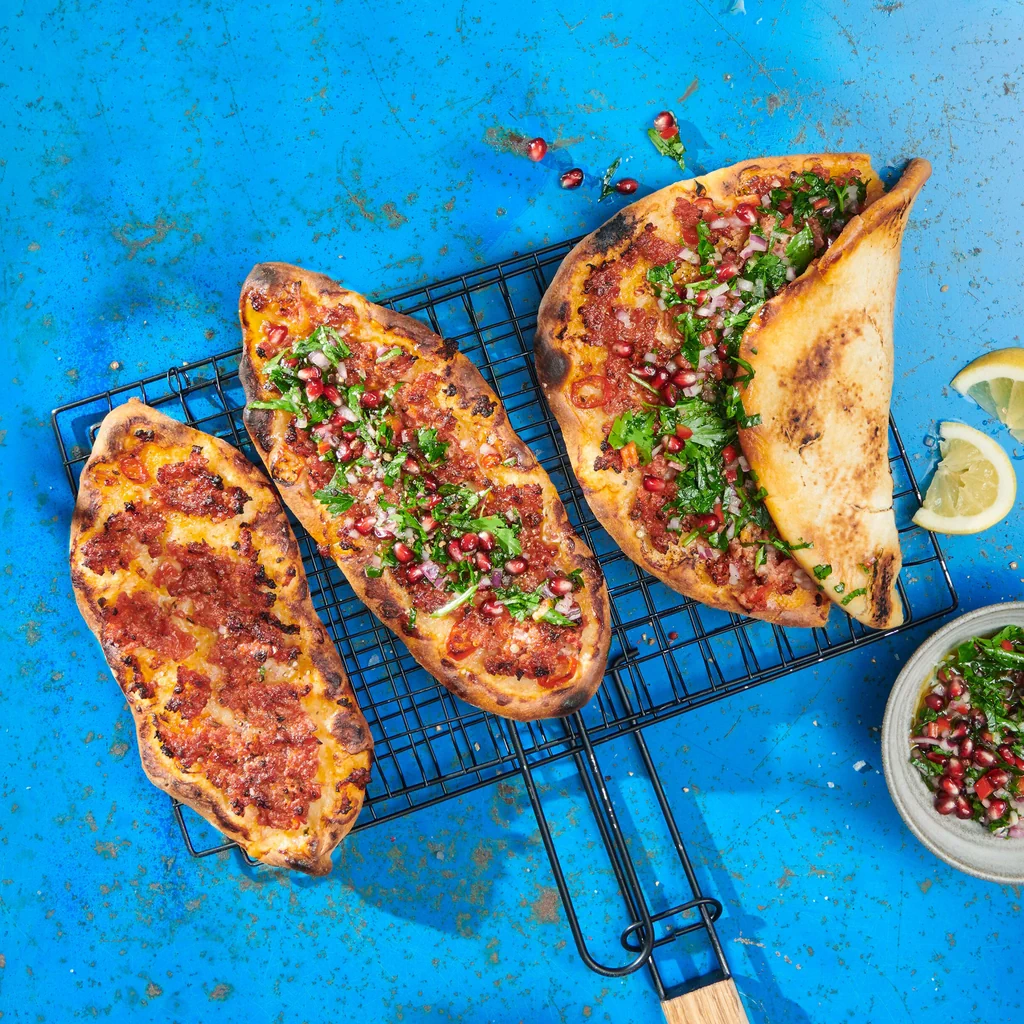 Fladenbrot mit Salsiccia