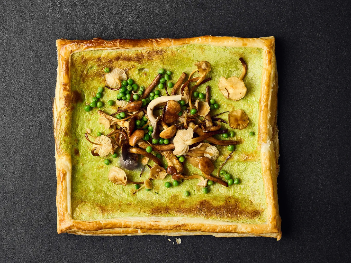 Tarte aux champignons avec petits pois 
