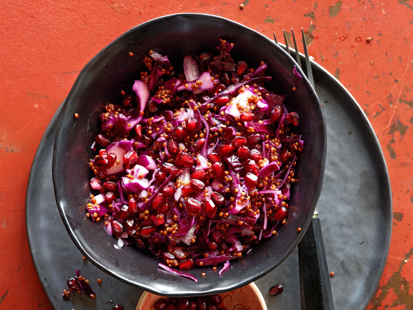 Salade de chou rouge avec grenade et quinoa
