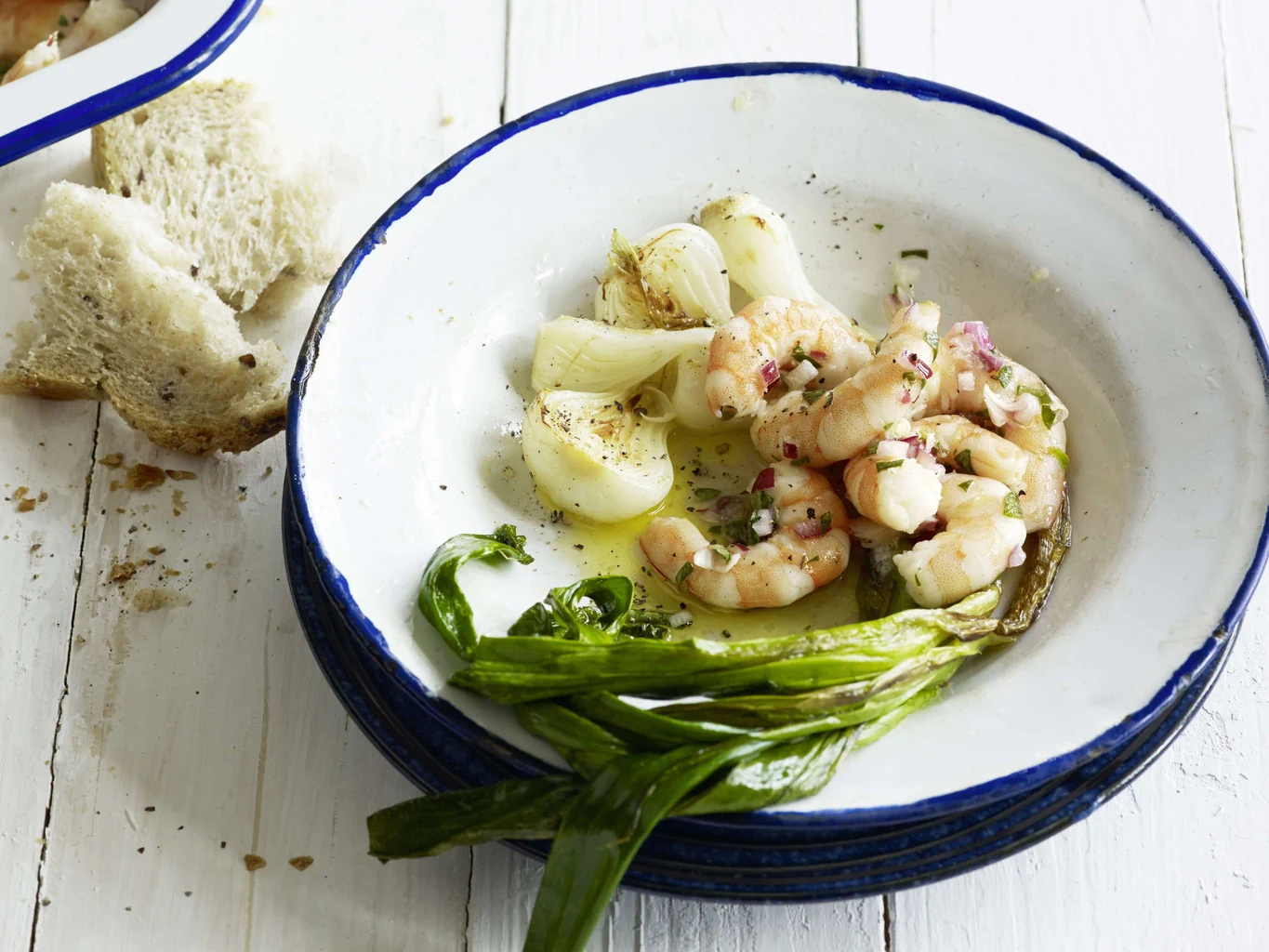 Insalata di gamberetti con cipollotti