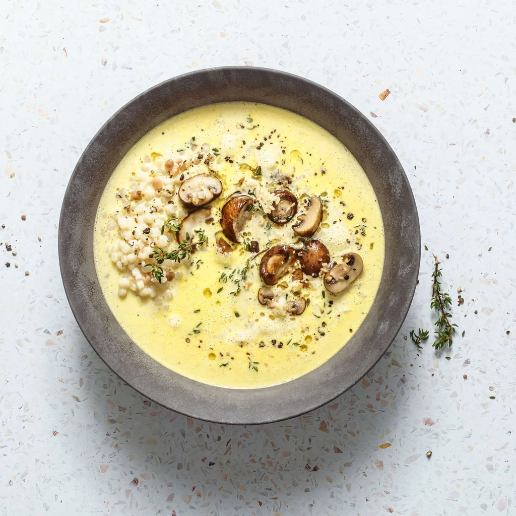 Velouté de champignons avec sbrinz et fregola sarda