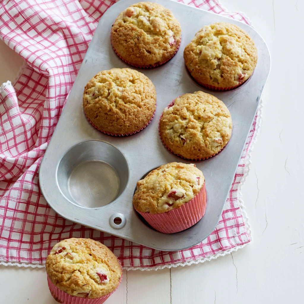 Ingwermuffins mit Rhabarber