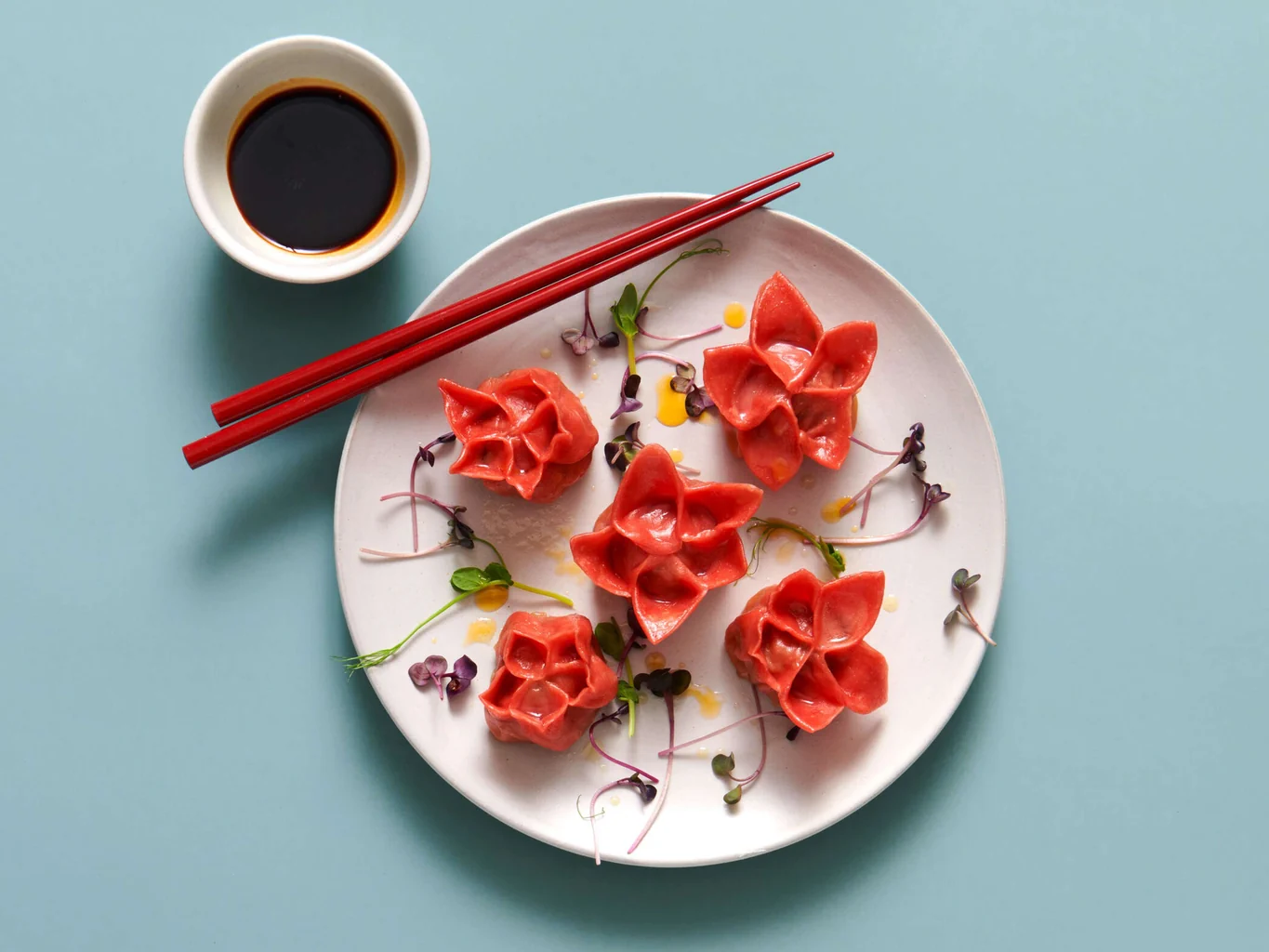 Dumpling rossi ripieni di verdura