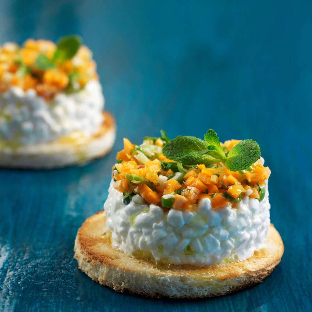 Karotten-Minze-Tatar mit Hüttenkäse