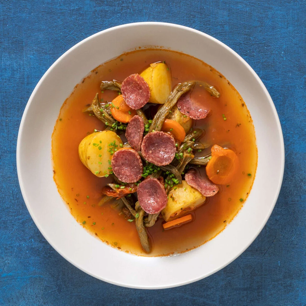 Piatto unico di fagiolini e salsiz