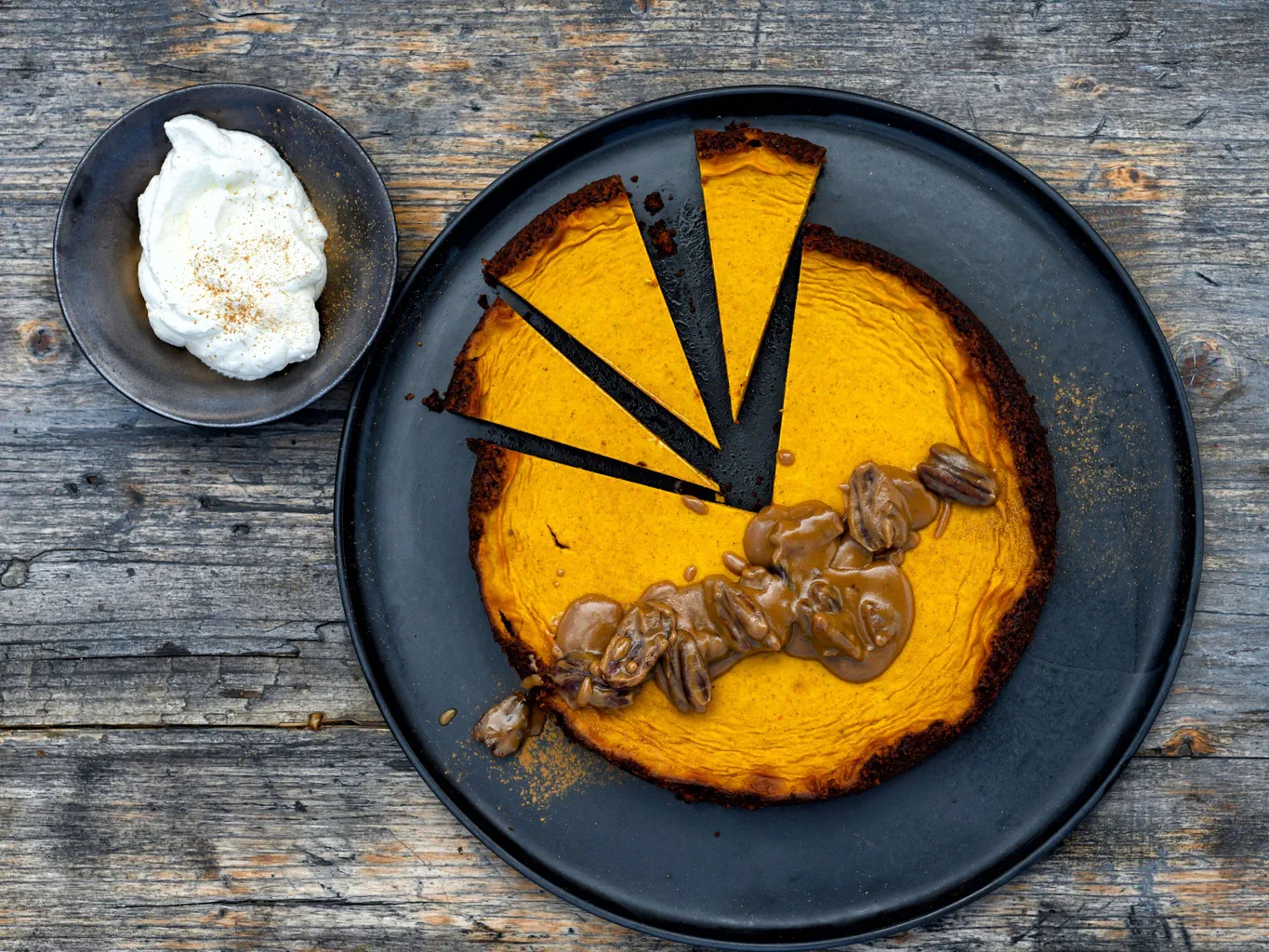 Pie alla zucca con caramello alle noci di pecan