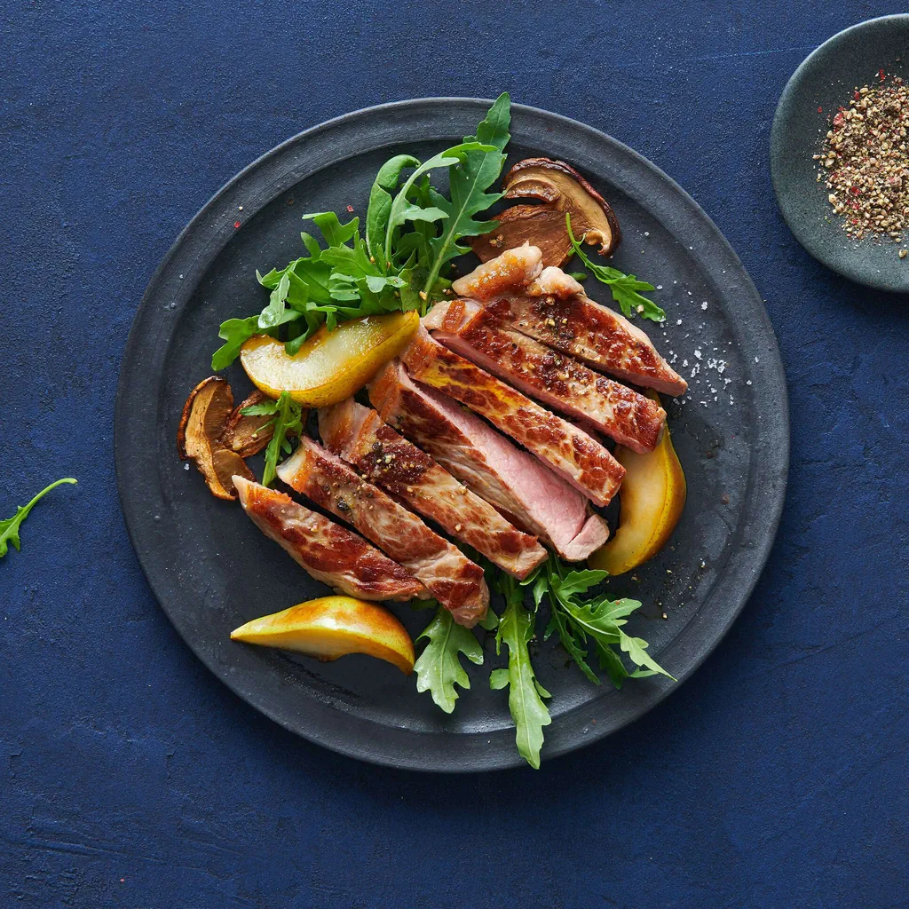 Rinds-Tagliata mit Birnen und Rucola