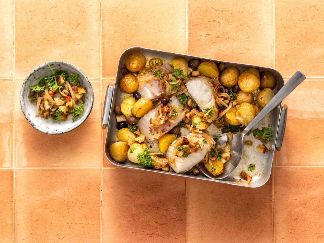 Merluzzo al forno con cipolle 