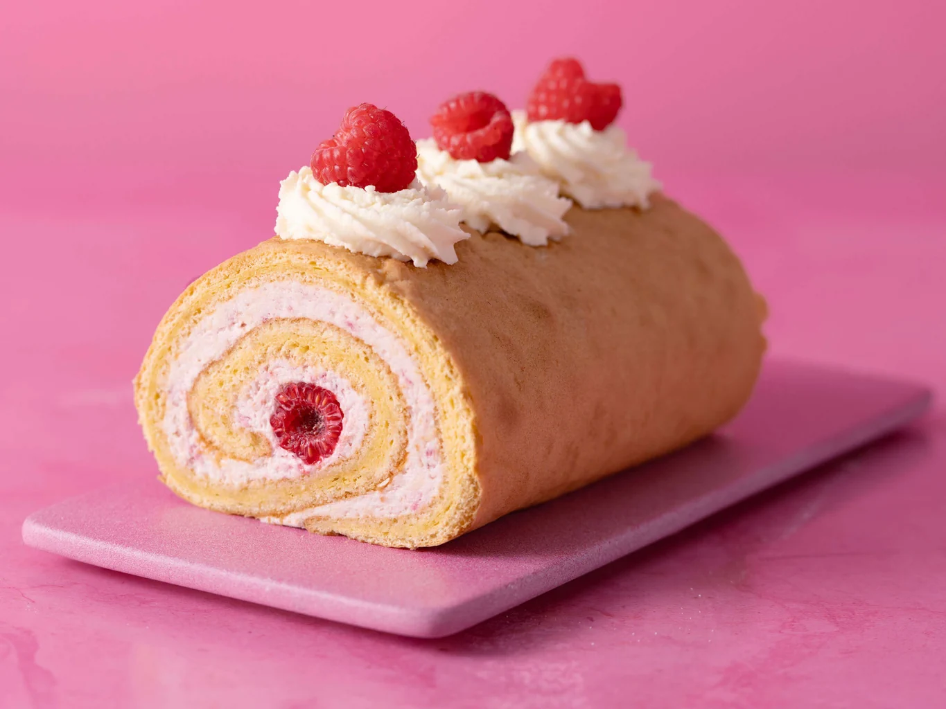 Gâteau roulé aux framboises