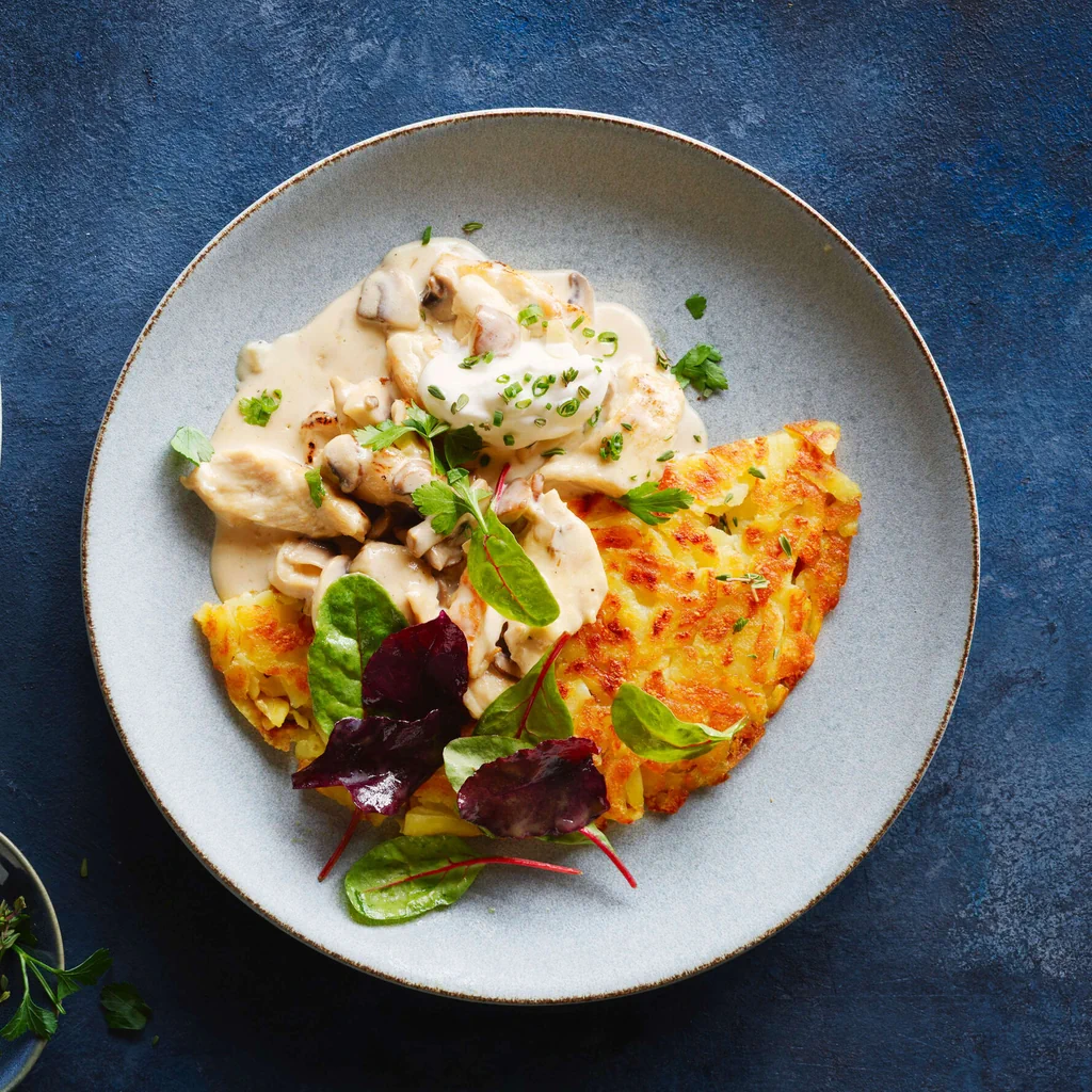 Poulet mit Pilzrahmsauce und Rösti
