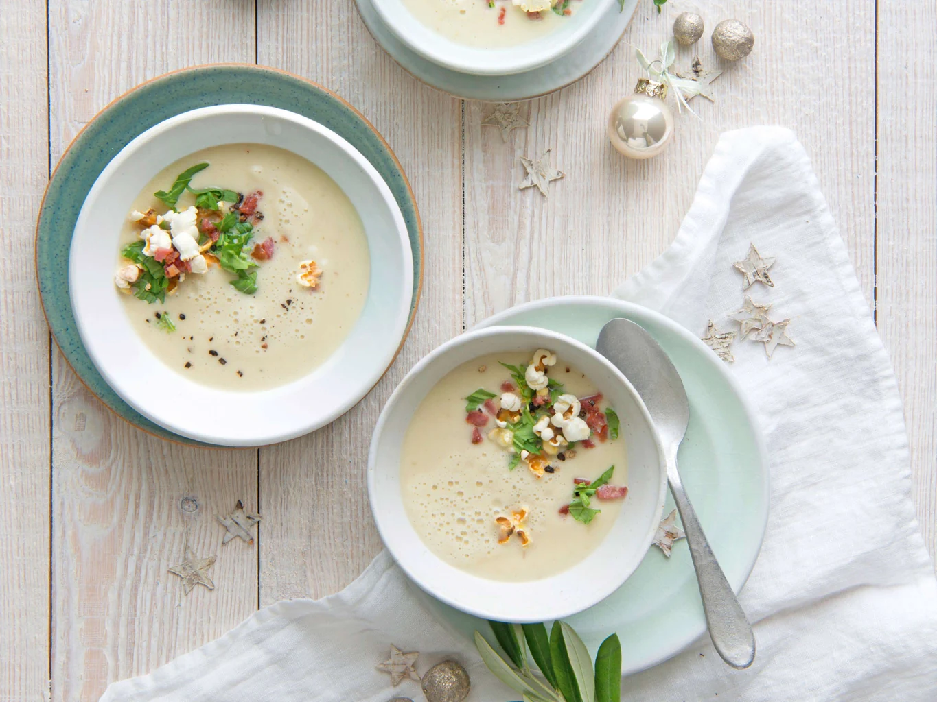 Selleriesuppe mit Speck-Rucola-Popcorn