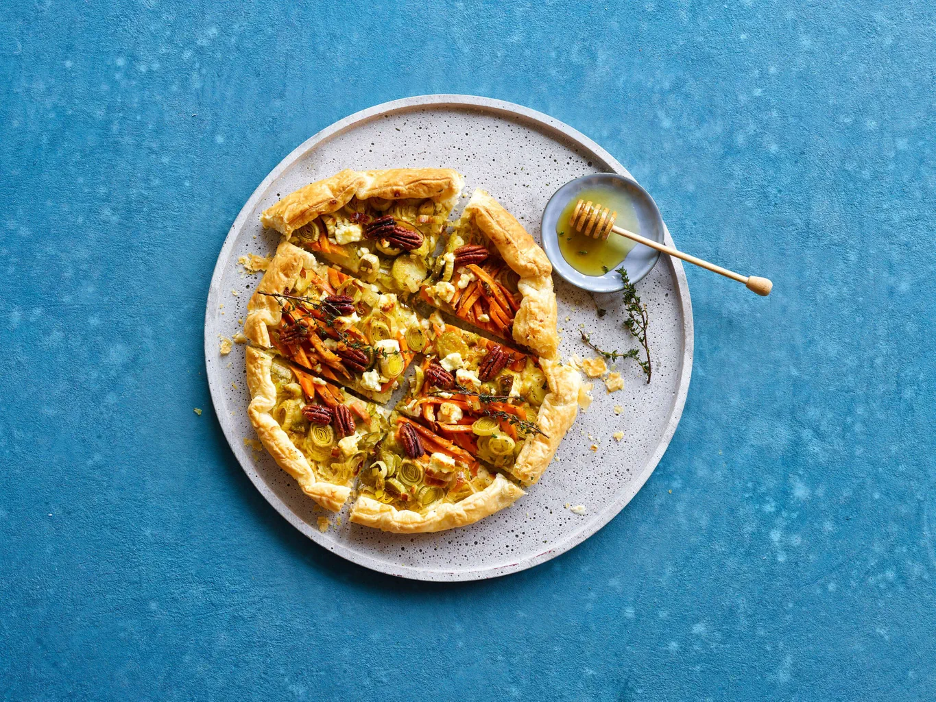 Crostata aux légumes avec feta et noix