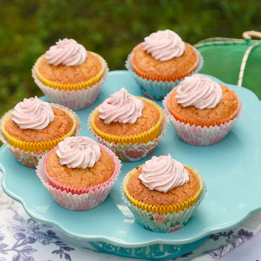 Vanille-Muffins mit Kirschencreme