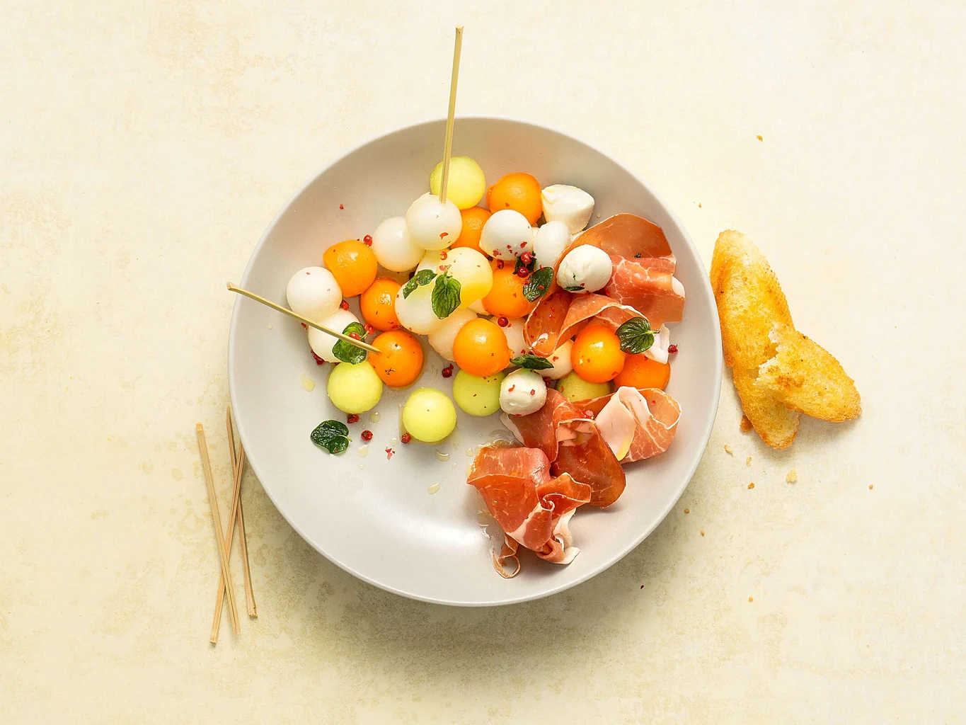 Billes de melon avec jambon de Parme 